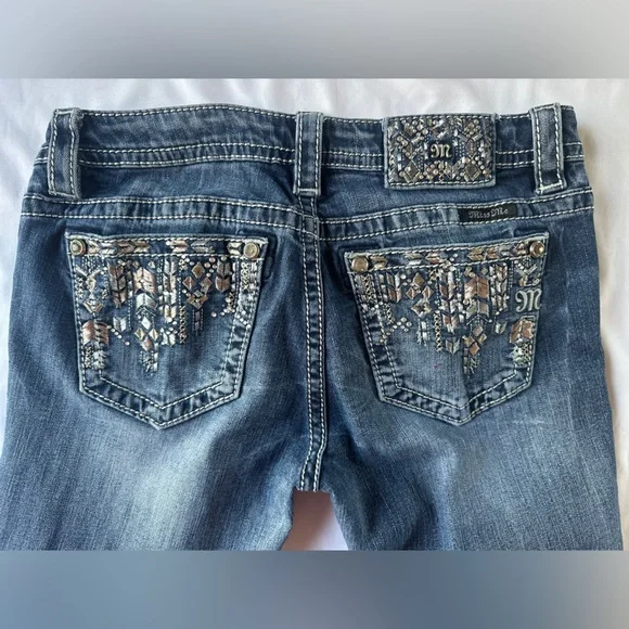 Miss Me Signature Ankle Skinny Jeans with Embellished Pockets - Picture 4 of 8